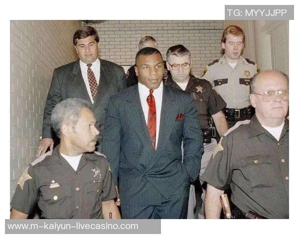 拳王阿里与泰森的世纪对决谁才是真正的拳坛传奇之王 拳王阿里与泰森的世纪对决谁才是真正的拳坛传奇之王